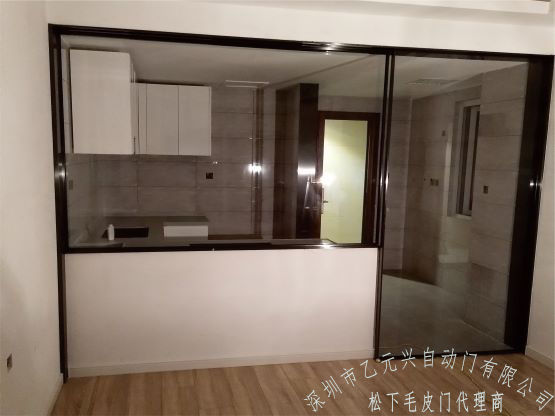 廚房單開草莓无码视频 廚房單開草莓无码视频